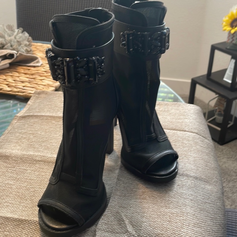 NWT Karl Lagerfeld Black with embellished black gems, Size 5.5M